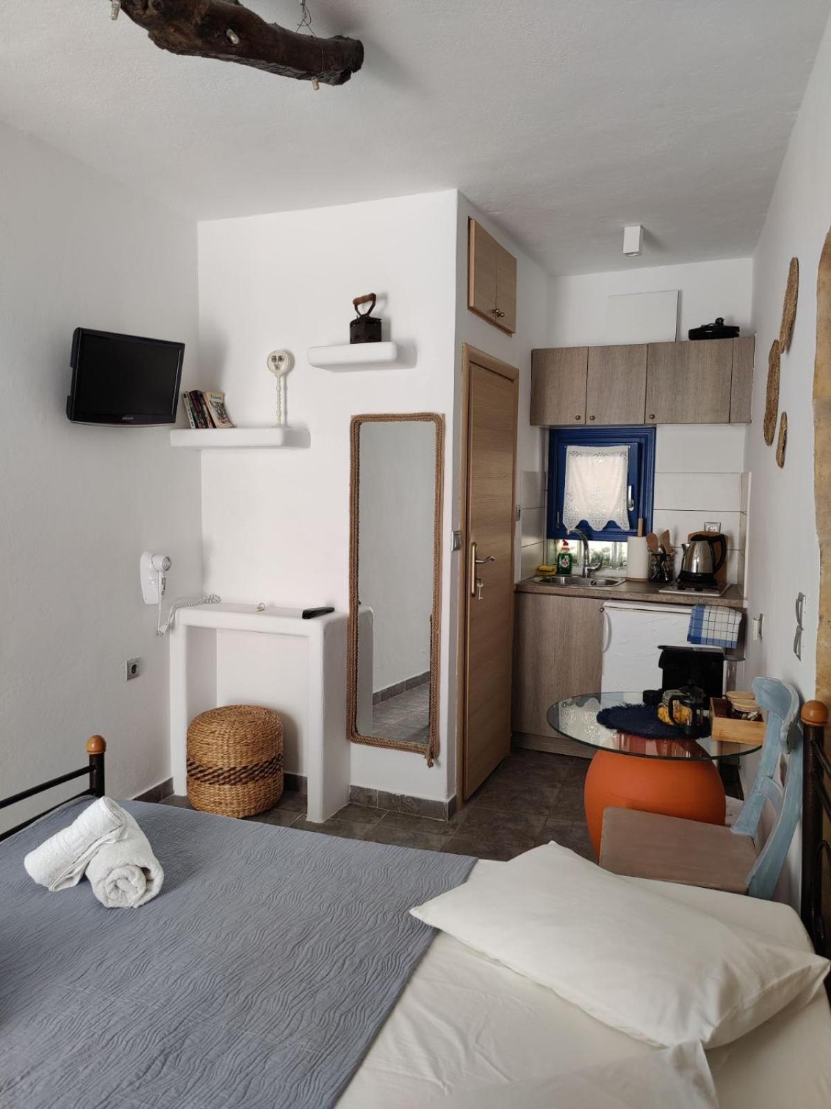 Margarita'S Rooms Folegandros Town Bilik gambar